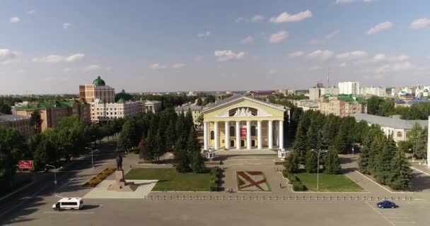 Yoshkar-Ola city, Republic of Mari El, Russia - May, 2019: the National Drama Theatre M. Shketana Yoshkar-Ola, Rep.Mari El . — Vídeos de Stock