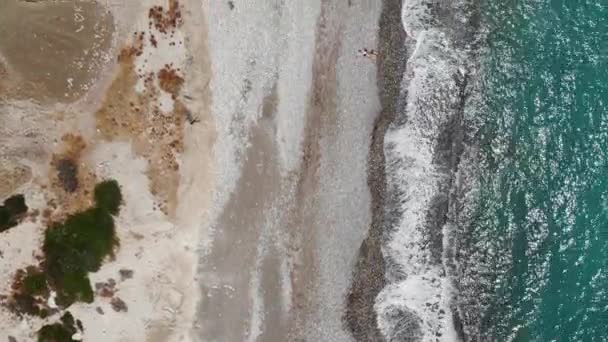 Chipre. Rocas en la vista al mar . — Vídeos de Stock