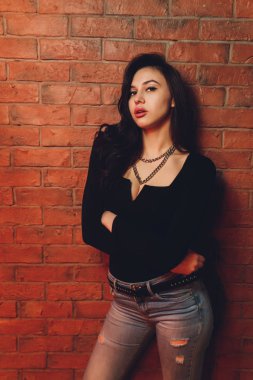 çekici genç bir kadın portresi kapatmak.