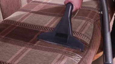 Profesyonel yöntemle temizlenmiş kanepe kimyasalları. Döşeme mobilyaları. Erken bahar temizliği ya da düzenli temizlik.