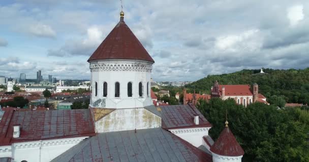 Vilnius városkép egy szép nyári nap, Litvánia. — Stock videók