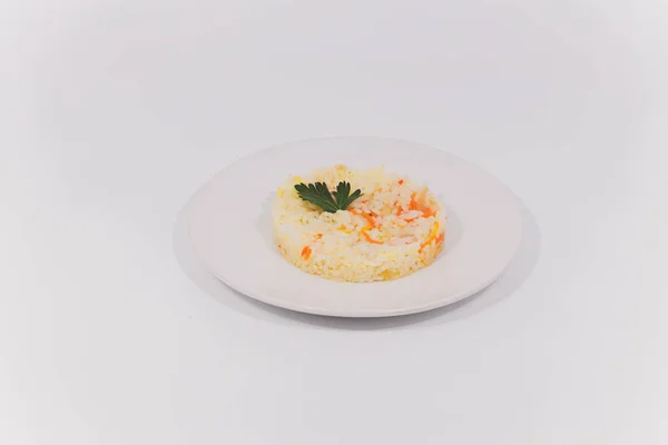 Tigela cheia de arroz isolado no fundo branco . — Fotografia de Stock