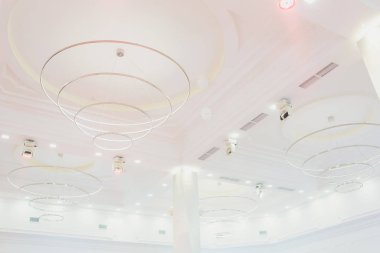 Sahne ışıkları, sahne ışıkları ya da konser sahnesi boş tasarım şablonu.