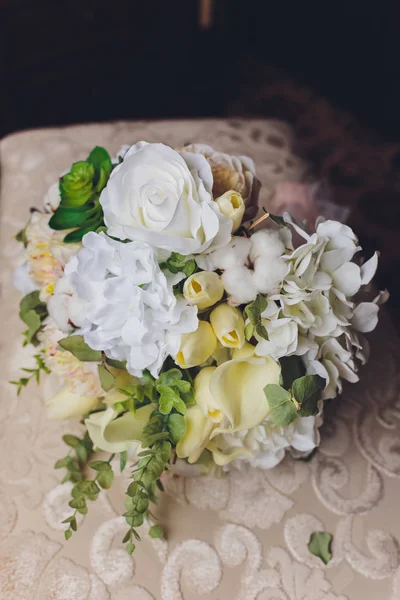 Wedding bouquet in brides hands. Close-up. Wedding Accessories Bride. — 스톡 사진