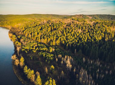 Bashkortostan Cumhuriyeti, nehirler, sonbahar İdrisovskaya mağarası.
