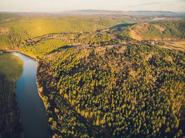 Bashkortostan Cumhuriyeti, nehirler, sonbahar İdrisovskaya mağarası.
