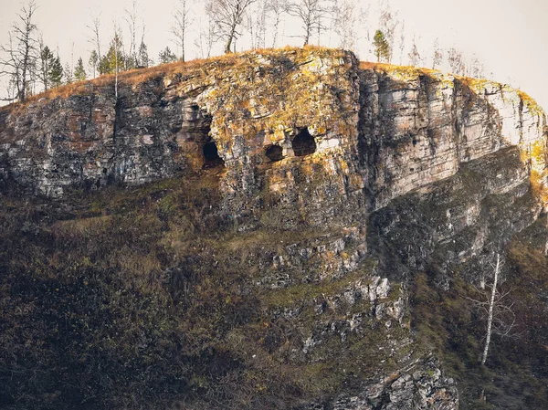 Idrisovskaja-grottan. Republiken Bashkortostan Ryssland. nämns i materialet från Peter Simon Pallas. Hänvisade till monument av arkeologi av federal betydelse. gömmer Salavat Yulaev. — Stockfoto