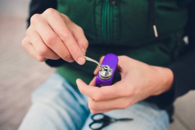 Elektronik savaş robotu mod vaping cihaz bakım. Modern Buharlaştırıcı e-cig aygıtı vape gliserin e-sıvı için. Vaper cihaz tamir Servisi. Master tel sigara için değiştirin. Ecig rapairing işlemi.