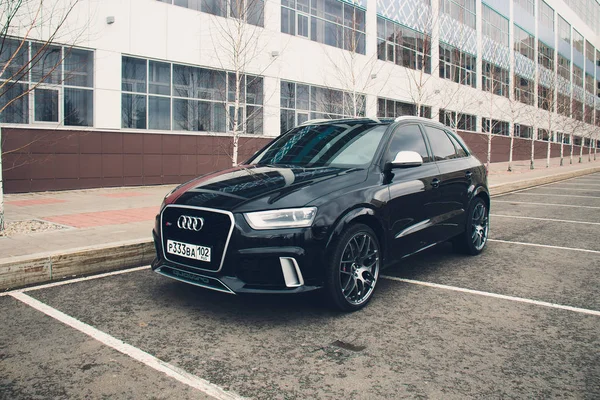 Ufa, Ρωσία - 4 Μαρτίου 2018: Sportsline Audi Rs Q3 στο δρόμο. — Φωτογραφία Αρχείου