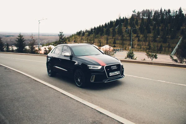 UFA, RÚSSIA - Março 4, 2018: Sportsline Audi RS Q3 na rua . — Fotografia de Stock