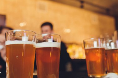 Dört bardak biraya karşı bira..