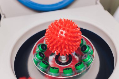 Test tüpleri ile kan ile tıbbi laboratuar santrifüj.