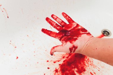 Akan kırmızı kanla lavaboda kan var. Cinayet konsepti geçmişi. el
