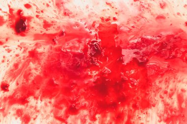 Akan kırmızı kanla lavaboda kan var. Cinayet kavramı geçmişi.