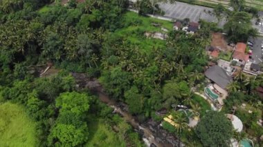 Tegenungan Şelalesi plato bölgesinde güzel bir şelaledir ve Bali 'nin ilgi alanlarından biridir..