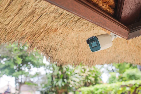 CCTV na dachu z porannym słońcem. — Zdjęcie stockowe