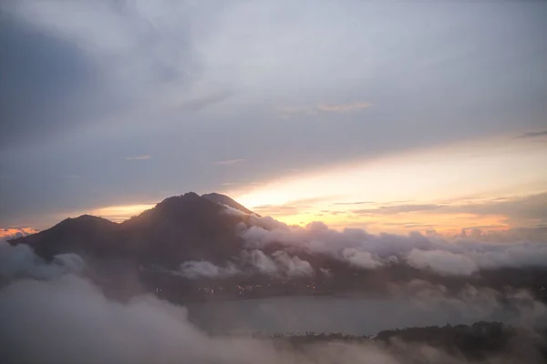 Soluppgång Bergsplats Mountain Batur kintamani bali indonesia. — Stockfoto