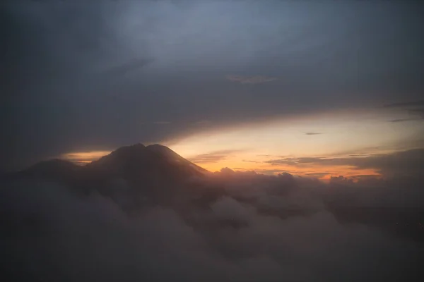 Soluppgång Bergsplats Mountain Batur kintamani bali indonesia. — Stockfoto