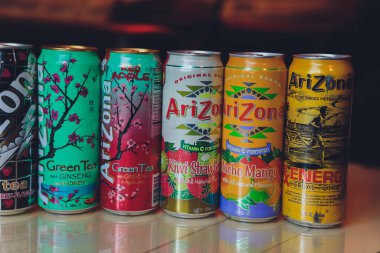 Ufa, Rusya, Gazoz Dükkanı, 3 Temmuz 2019: Arizona Buzlu Çay Sofrası