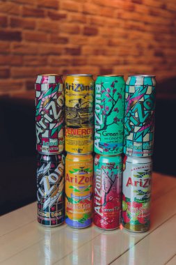 Ufa, Rusya, Gazoz Dükkanı, 3 Temmuz 2019: Arizona Buzlu Çay Sofrası