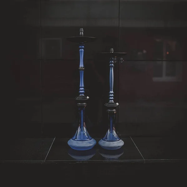 Parte de la cachimba, diseño moderno, sobre un fondo negro . — Foto de Stock