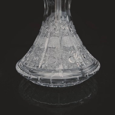 nargile parçası, modern tasarım, siyah bir arka plan üzerinde.