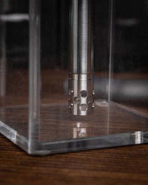 nargile parçası, modern tasarım, siyah bir arka plan üzerinde.