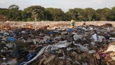 Ngorongoro, Tanzanya - 11 19 2019: Ngorongoro, Afrika 'nın en büyük gecekondu mahallesi, Tanzanya' nın en büyük kentidir..