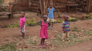 Ngorongoro, Tanzanya - 15 Temmuz 2019: Zanzibar, Tanzanya 'nın Afrikalı çocuğu.