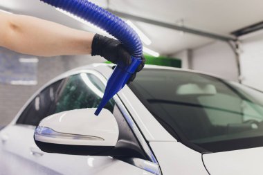 Araba iç tekstil koltukları. Kimyasal temizlik ve profesyonel çıkarma metodu. Erken bahar temizliği ya da düzenli temizlik.