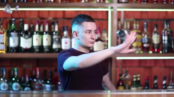 Handsome barman professional at posh bar making cocktail drinks. — Stock Video