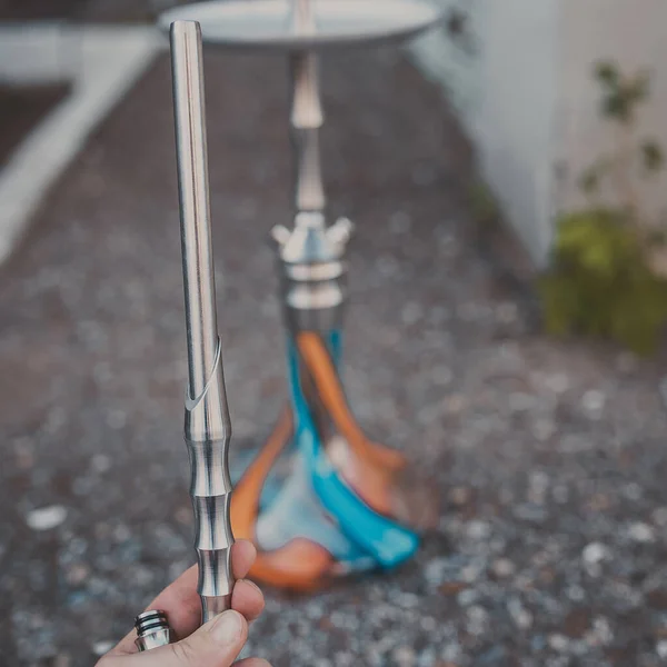 Parte de la cachimba, diseño moderno, sobre un fondo. — Foto de Stock