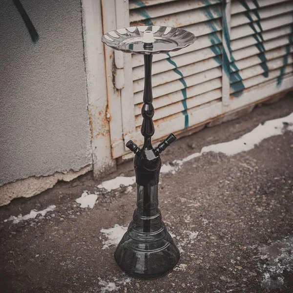 Parte de la cachimba, diseño moderno, sobre un fondo. — Foto de Stock