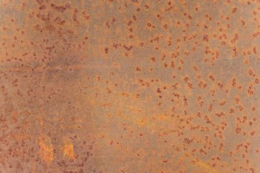 Çelik paspaslar kırmızı paslanmış. Demir yüzey paslanmış..