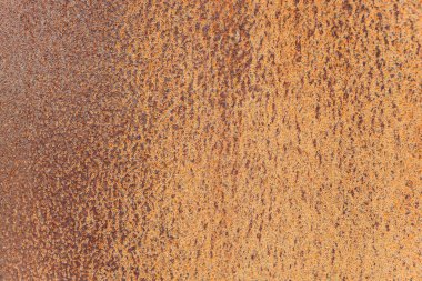 Çelik paspaslar kırmızı paslanmış. Demir yüzey paslanmış..