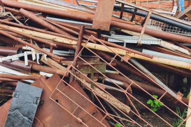 Geri dönüşüm ortamı için hurda yığını çöplüğü.