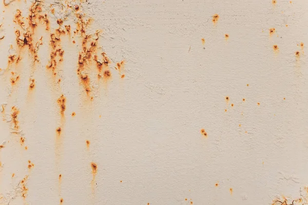 Çelik paspaslar kırmızı paslanmış. Demir yüzey paslanmış..