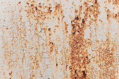 Çelik paspaslar kırmızı paslanmış. Demir yüzey paslanmış..