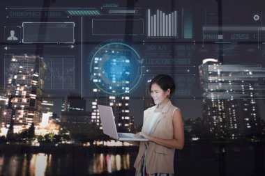 bilgisayar ile dijital sanal ekran kullanarak iş kadınları 