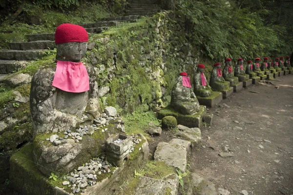 Buda Narabi Jizo heykeller landmark nikko, Japonya.