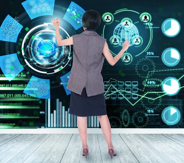Mujeres de negocios tocando tecnología gráfica de análisis financiero — Foto de Stock