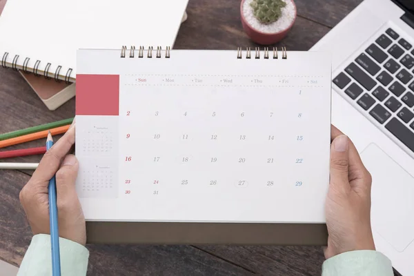 Spotkanie biznesowe Planner kalendarz na biurko biuro. — Zdjęcie stockowe