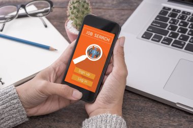 İş arama web ana sayfasında ekran ile Smartphone kullanarak ele. 