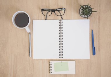 İş Danışma ofis malzemeleri ve gadget'lar kalem, kitap, kaktüs 