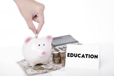 kumbara mesaj eğitim için para tasarrufu el.