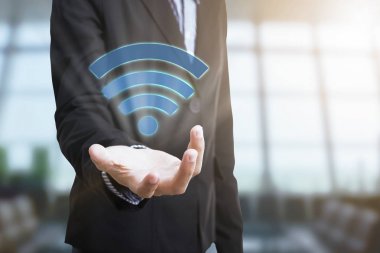 Wifi bölge sistem kutsal kişilerin resmi ile iş adamı. kavram teknoloji sosyal