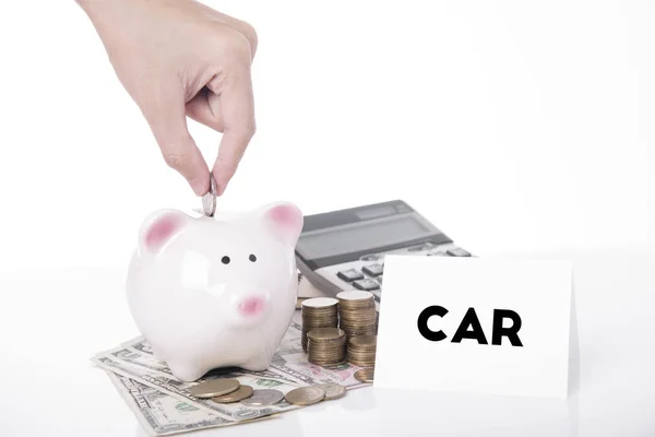 Hand som sparar pengar i spargrisen för meddelande bil — Stockfoto