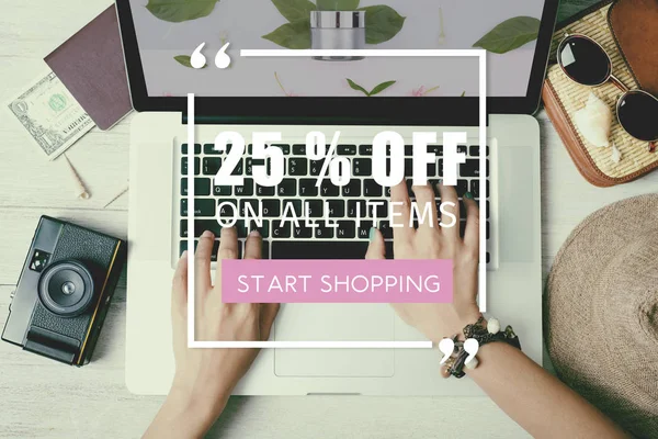 Página de inicio del sitio web de compras en línea Inicio en pantalla portátil — Foto de Stock