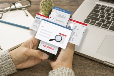 İş arama web ana sayfasında ekran ile akıllı telefon kullanarak ele.