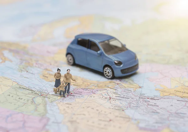 Planificación de vacaciones con mapa en miniatura y coche. concepto de viaje — Foto de Stock